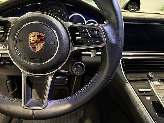 Porsche Panamera 4 10 of 24
