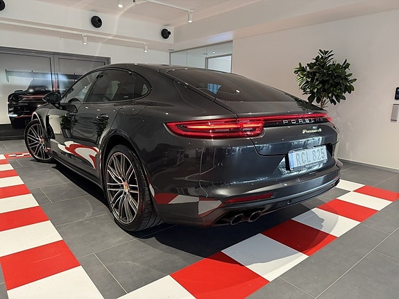 Porsche Panamera 4 2 of 24