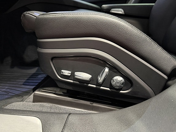 Porsche Panamera 4 18 of 24