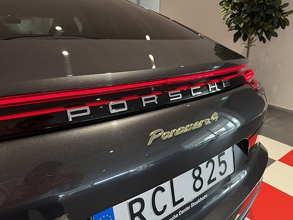 Porsche Panamera 4 21 of 24