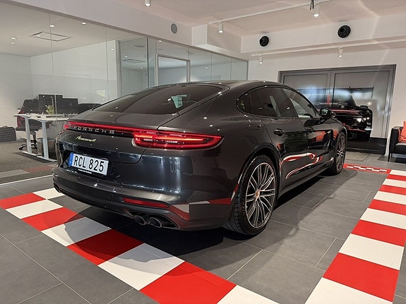 Porsche Panamera 4 3 of 24