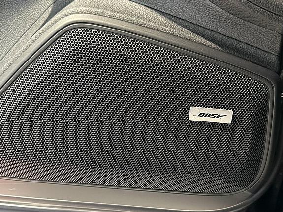 Porsche Panamera 4 17 of 24