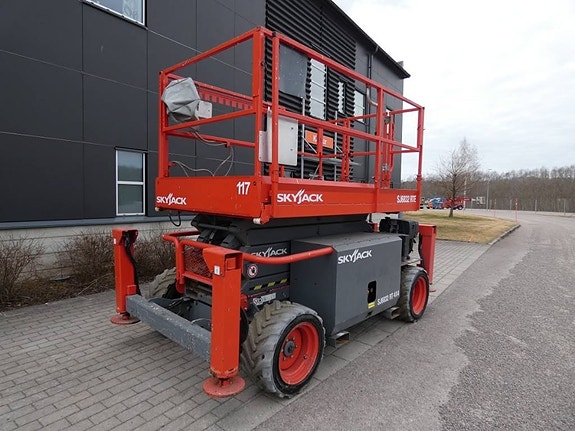 SkyJack 6832RTE 3 of 8
