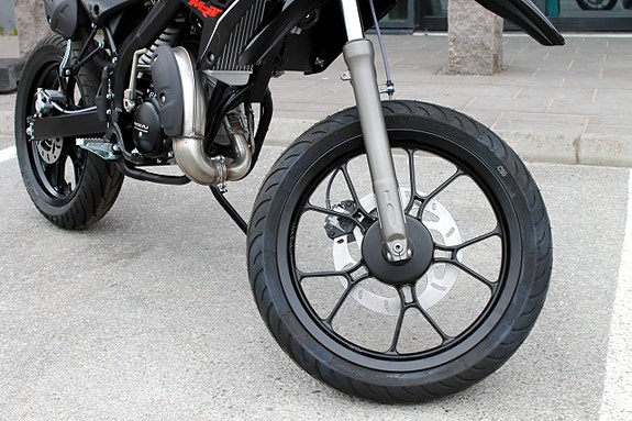 Rieju MRT SM | 2T | BLACK EDITION | MOPED | 45 | MOTARD MOPED | SKOLSTARTS KAMPANJ 10 of 11