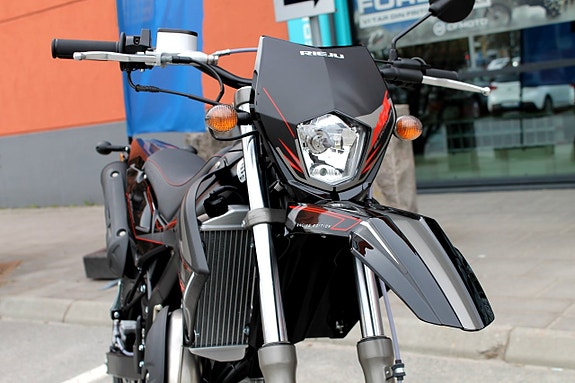 Rieju MRT SM | 2T | BLACK EDITION | MOPED | 45 | MOTARD MOPED | SKOLSTARTS KAMPANJ 4 of 11