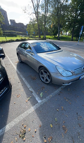 Mercedes-Benz CLS500 2 of 4