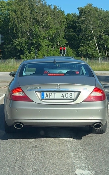 Mercedes-Benz CLS500 3 of 4
