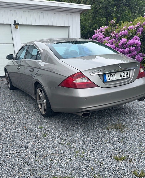 Mercedes-Benz CLS500 4 of 4
