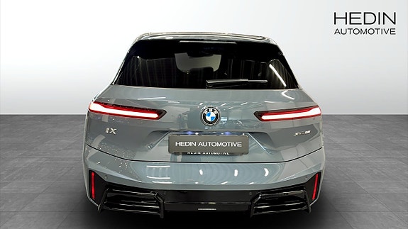 BMW iX 7 of 12