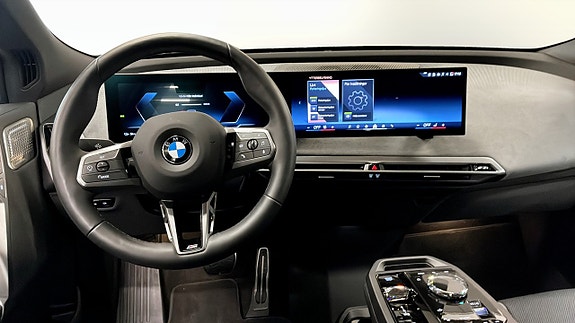 BMW iX 4 of 12