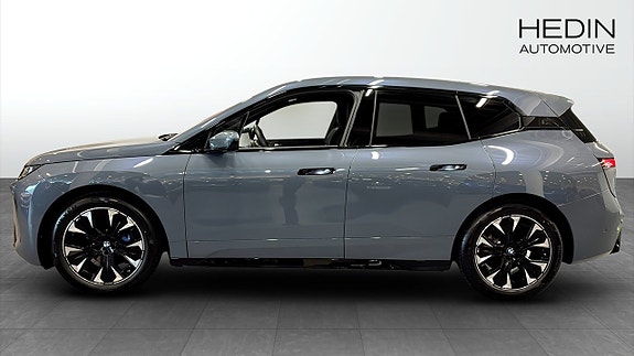 BMW iX 6 of 12