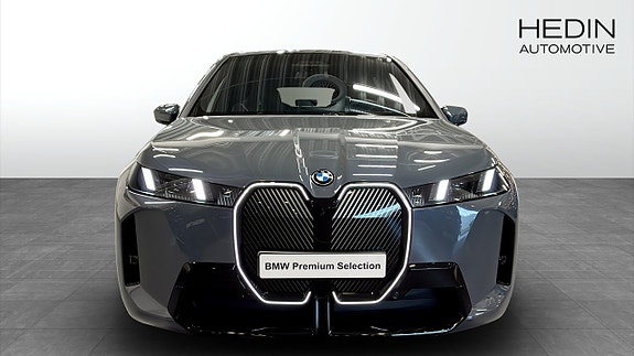 BMW iX 8 of 12