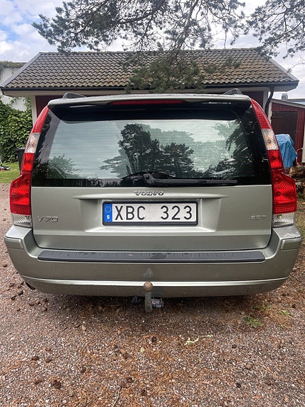 Volvo V70 3 of 11