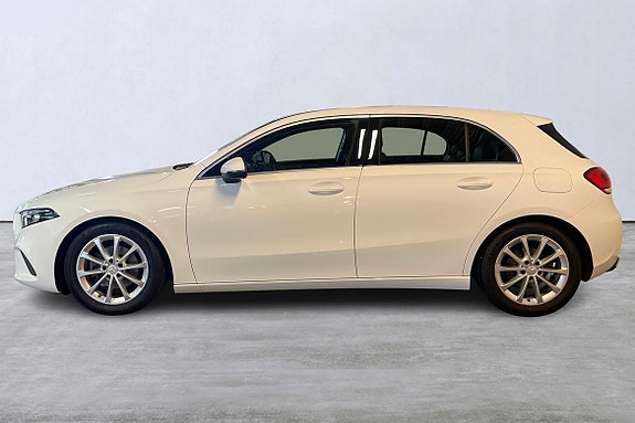 Mercedes-Benz A180 2 of 17