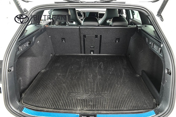 Volkswagen Passat 8 of 17