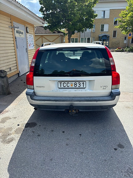 Volvo V70 2 of 5