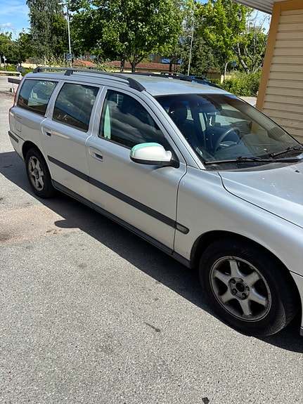Volvo V70 4 of 5
