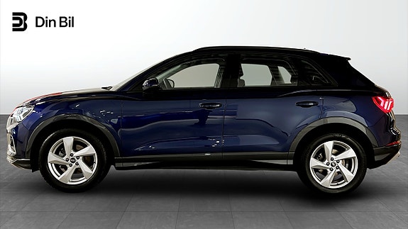 Audi Q3 2 of 23