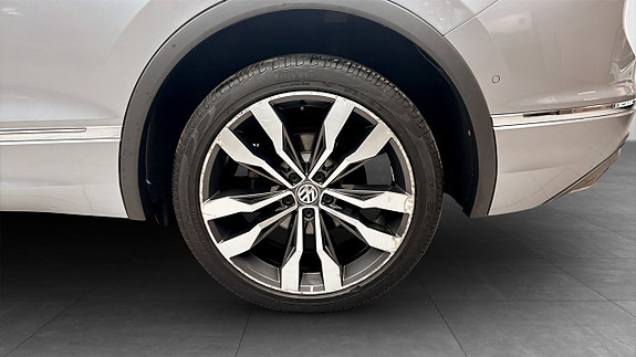 Volkswagen Tiguan 6 of 12
