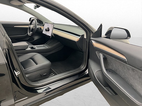 Tesla Model 3 23 of 30