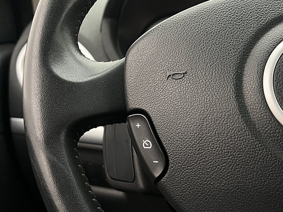 Renault Clio 14 of 28