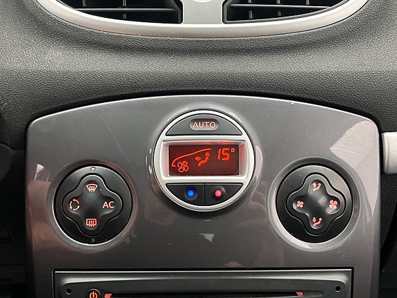 Renault Clio 19 of 28