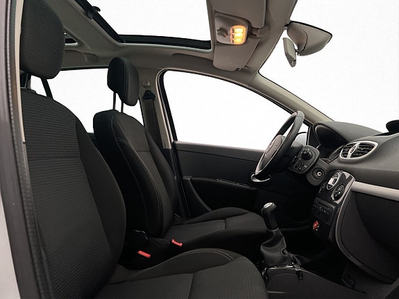 Renault Clio 23 of 28