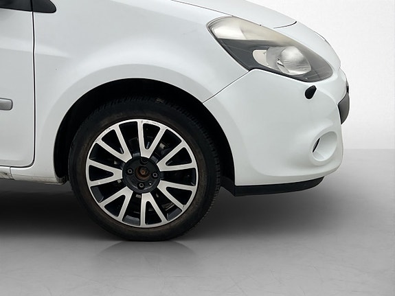 Renault Clio 28 of 28