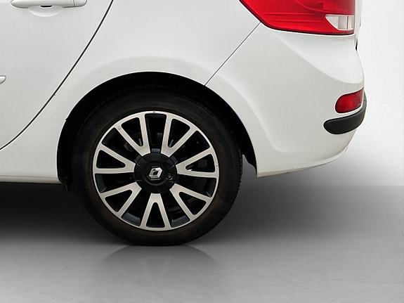 Renault Clio 26 of 28
