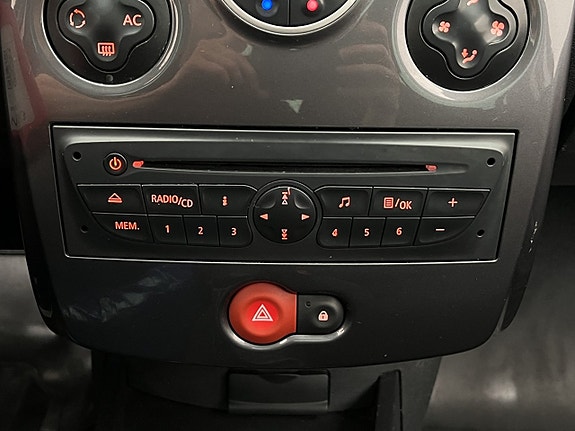 Renault Clio 20 of 28