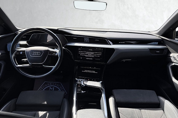 Audi e-tron 11 of 26