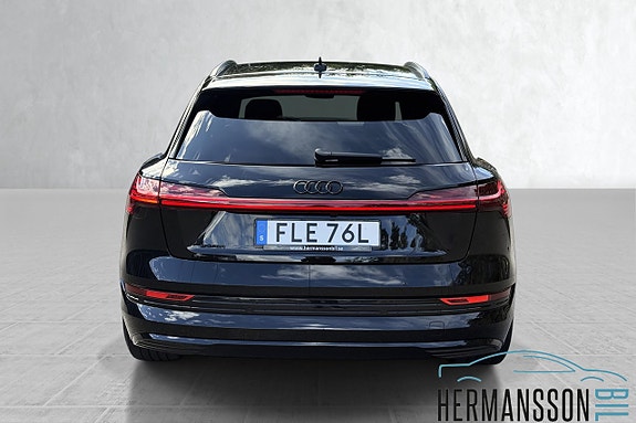 Audi e-tron 9 of 26