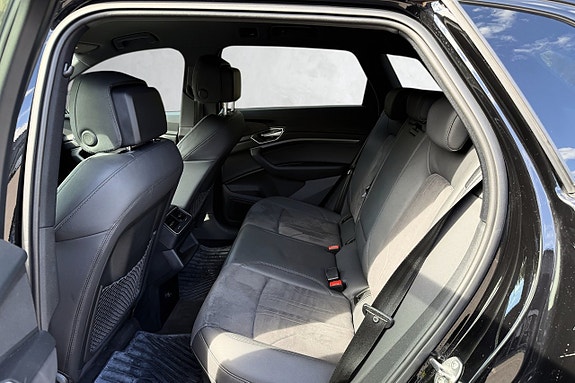 Audi e-tron 16 of 26