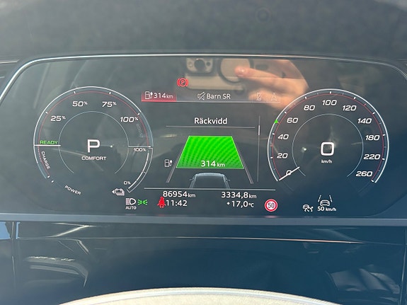 Audi e-tron 20 of 26