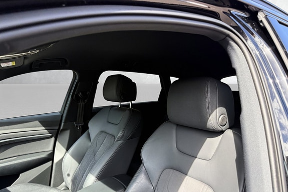 Audi e-tron 15 of 26