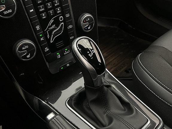 Volvo V40 23 of 30