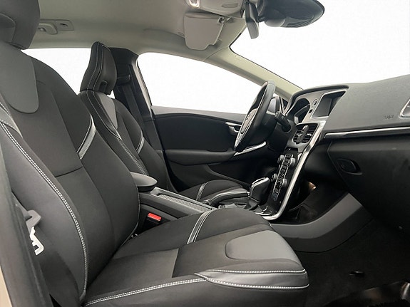 Volvo V40 24 of 30