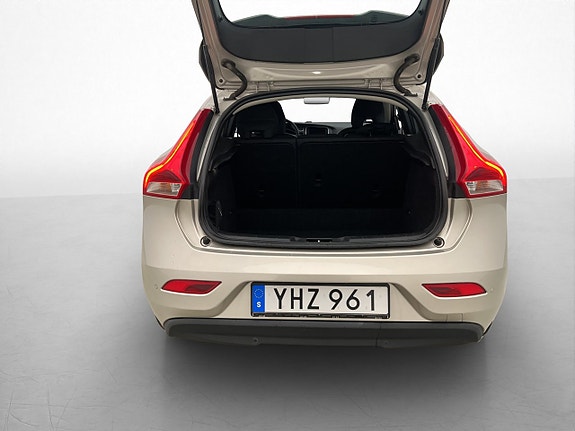 Volvo V40 27 of 30