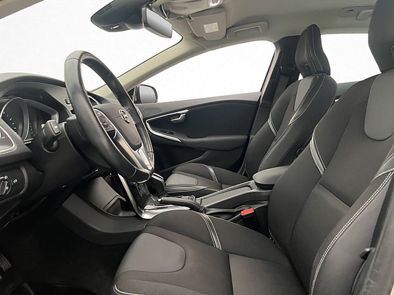 Volvo V40 11 of 30