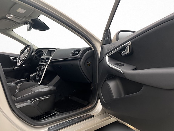 Volvo V40 25 of 30