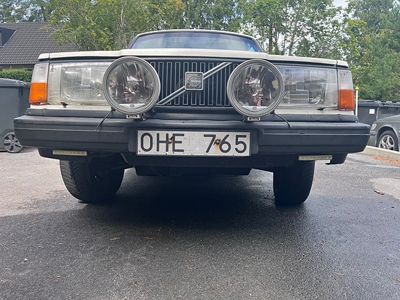 Volvo 240 5 of 13