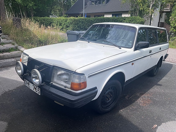 Volvo 240 8 of 13
