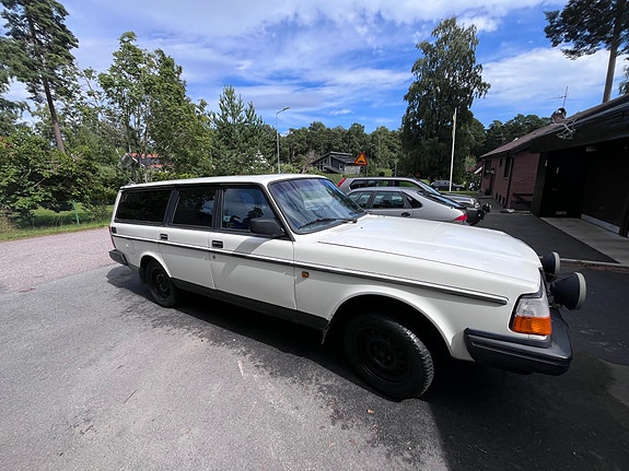 Volvo 240 11 of 13