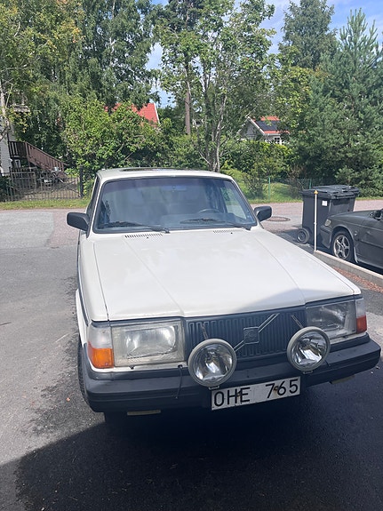 Volvo 240 13 of 13