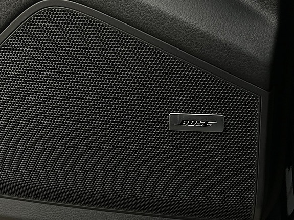 Porsche Cayenne 13 of 30