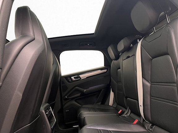 Porsche Cayenne 17 of 30