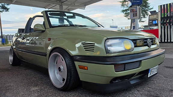 Volkswagen Golf III 2 of 11