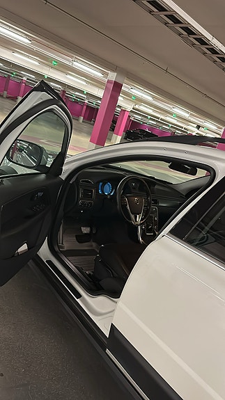 Volvo XC70 3 of 5
