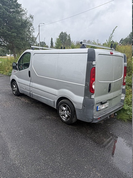 Opel Vivaro 2 of 2