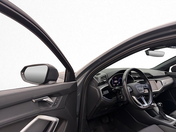 Audi Q3 12 of 30
